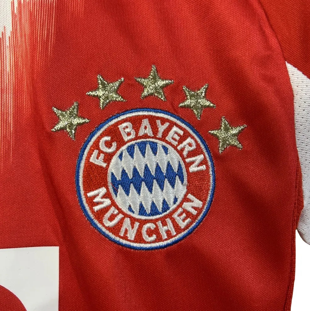Conjunto Infantil Bayern de Munique 2025/26 Home - Tamanho 22 (6-7 anos)