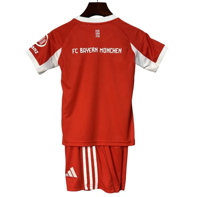 Conjunto Infantil Bayern de Munique 2025/26 Home - Tamanho 22 (6-7 anos)